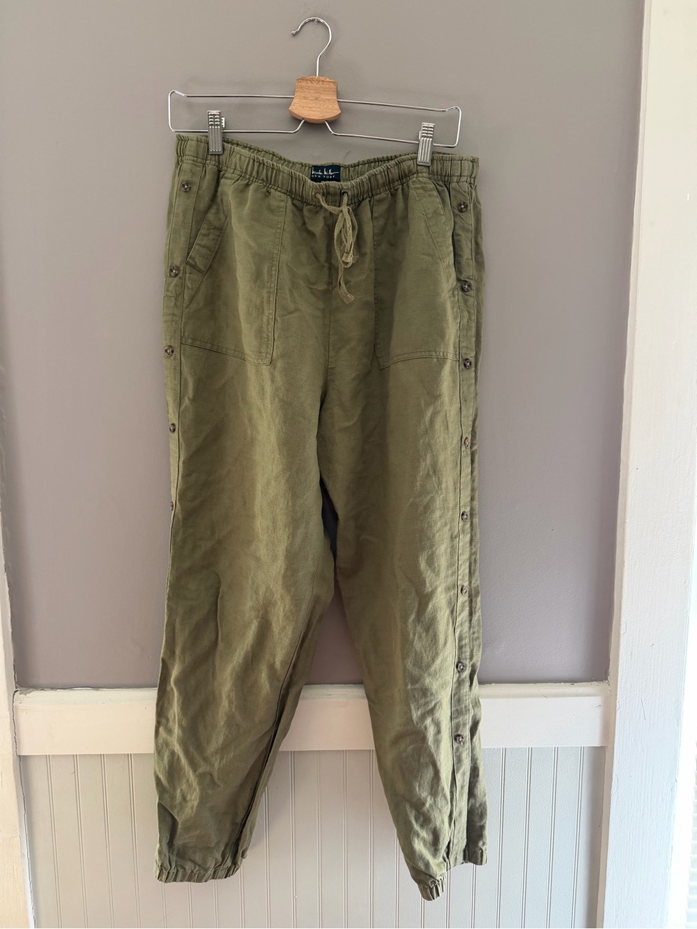 Nicole Miller Linen Blend Side
Button Utility Pants in an olive green color